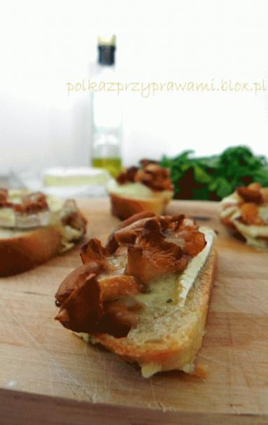 Zdjęcie - Crostini z kurkami i serem  - Przepisy kulinarne ze zdjęciami