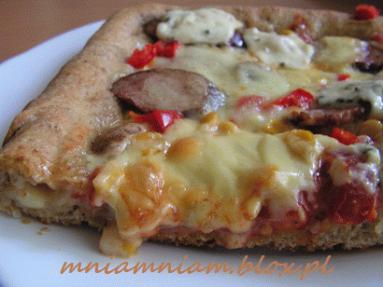 Zdjęcie - Pizza chłopska na cieście  pełnoziarnistym  - Przepisy kulinarne ze zdjęciami