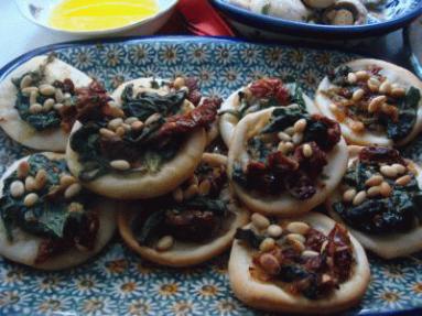 Zdjęcie - Tapas - coca, tortilla i pieczarki z czosnkiem  - Przepisy kulinarne ze zdjęciami