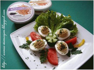 Zdjęcie - Jajka faszerowane hummusem - Przepisy kulinarne ze zdjęciami
