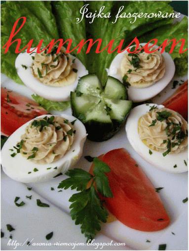 Zdjęcie - Jajka faszerowane hummusem - Przepisy kulinarne ze zdjęciami