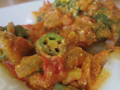 Zdjęcie - Okra w sosie pomidorowo - jogurtowym i kilka zdjec z Indyjskiego  marketu  - Przepisy kulinarne ze zdjęciami