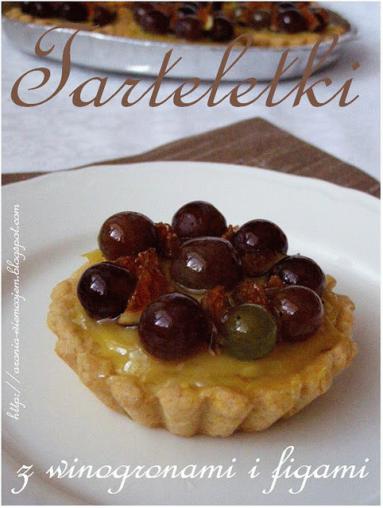 Zdjęcie - Tarteletki  z winogronami i figami - Przepisy kulinarne ze zdjęciami