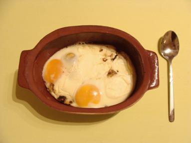 Zdjęcie - Jajka zapiekane na  podgrzybkach  - Przepisy kulinarne ze zdjęciami