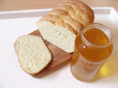 Zdjęcie - Chleb pszenny na jajach i miodzie (prawie jak  chałka)  - Przepisy kulinarne ze zdjęciami