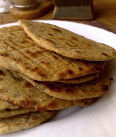 Zdjęcie - Indyjskie chlebki z mąki z ciecierzycy - Przepisy kulinarne ze zdjęciami