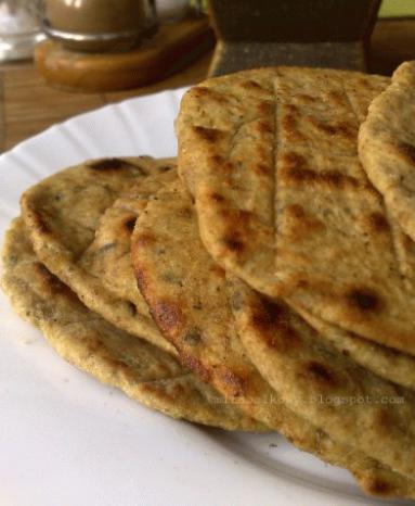 Zdjęcie - Indyjskie chlebki z mąki z ciecierzycy - Przepisy kulinarne ze zdjęciami