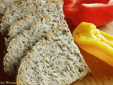 Zdjęcie - Chleb orkiszowy z  ziarnami  - Przepisy kulinarne ze zdjęciami