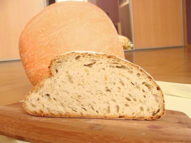 Zdjęcie - Chleb z semiliną i  dynią  - Przepisy kulinarne ze zdjęciami
