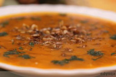 Zdjęcie - Pyszna zupa z dyni z orzechami i  słonecznikiem  - Przepisy kulinarne ze zdjęciami