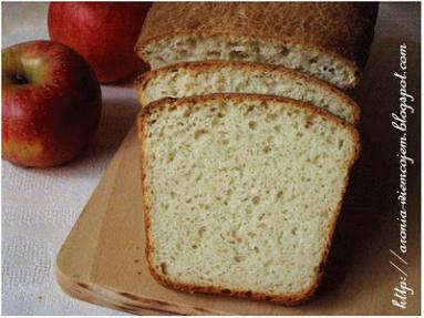 Zdjęcie - Chleb z jabłkami i serkiem - Przepisy kulinarne ze zdjęciami