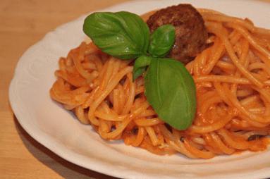 Zdjęcie - spaghetti z klopsikami szwedzkimi i mascarpone - Przepisy kulinarne ze zdjęciami