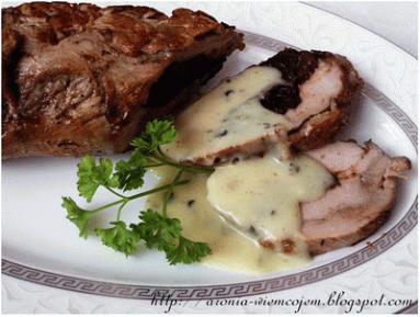 Zdjęcie - Polędwiczki wieprzowe ze śliwkami w sosie pieprzowym - Przepisy kulinarne ze zdjęciami