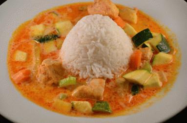 Zdjęcie - Kurczak z warzywami w czerwonym curry - Przepisy kulinarne ze zdjęciami