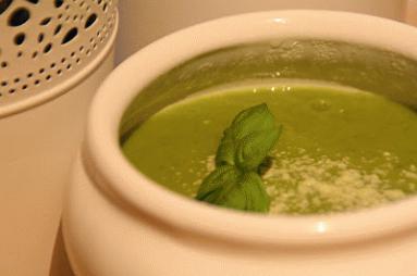 Zdjęcie - zupa krem z zielonego groszku - Przepisy kulinarne ze zdjęciami