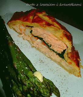 Zdjęcie - Tarta z ciasta francuskiego z łososiem i krewetkami - Przepisy kulinarne ze zdjęciami