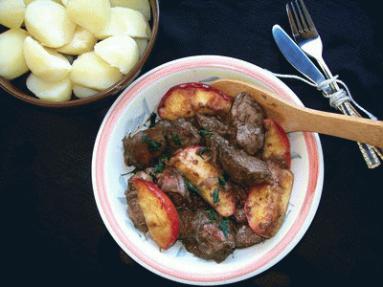 Zdjęcie - Wątróbka drobiowa z jabłkami, w occie  balsamicznym  - Przepisy kulinarne ze zdjęciami