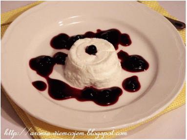 Zdjęcie - Ser po raz trzeci czyli szybki, prosty i niskokaloryczny deser z francuskiego twarożku i jagód - Przepisy kulinarne ze zdjęciami