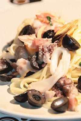Zdjęcie - spaghetti z owocami morza - Przepisy kulinarne ze zdjęciami