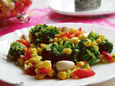 Zdjęcie - Kolorowa  sałatka  - Przepisy kulinarne ze zdjęciami