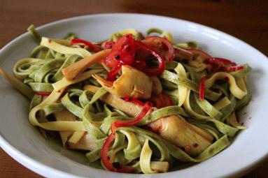 Zdjęcie - Caserecce z karczochami i  chilli  - Przepisy kulinarne ze zdjęciami
