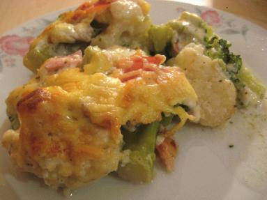 Zdjęcie - Zapiekanka z brokułami i  kalafiorem  - Przepisy kulinarne ze zdjęciami