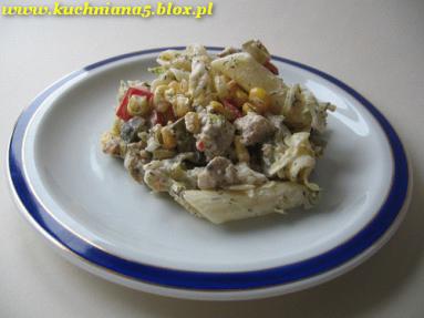 Zdjęcie - Makaronowa sałatka z warzywami i pieczenią z kaszy kuskus  - Przepisy kulinarne ze zdjęciami