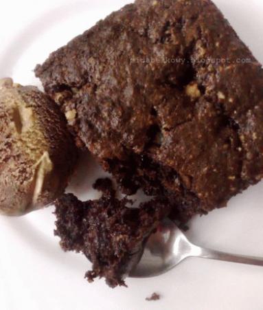 Zdjęcie - Superczekoladowe ciasto z krówkami - Przepisy kulinarne ze zdjęciami