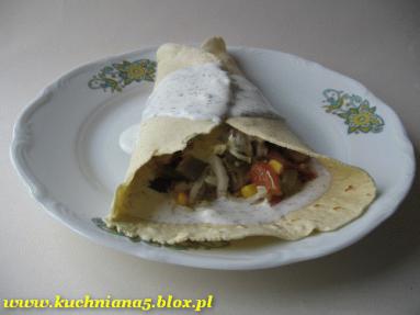 Zdjęcie - Tortilla z warzywami i pieczenią z kaszy kuskus  - Przepisy kulinarne ze zdjęciami