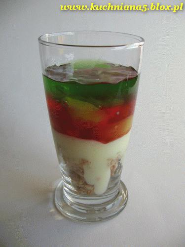 Zdjęcie - Kolorowy galaretkowiec z pianką wanilowo - cytrynową i herbatnikami   - Przepisy kulinarne ze zdjęciami