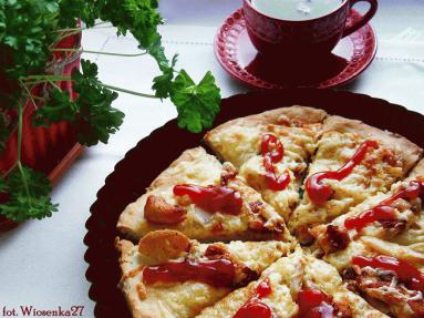 Zdjęcie - Pizza z kurczakiem i  gruszką  - Przepisy kulinarne ze zdjęciami