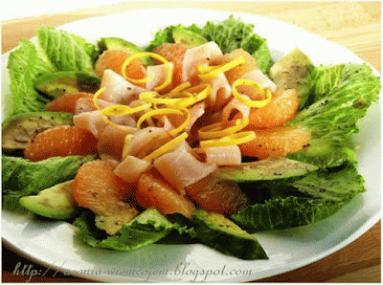 Zdjęcie - Sałatka z awokado i grejpfrutów - Przepisy kulinarne ze zdjęciami