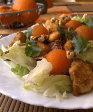 Zdjęcie - Sałatka z kurczaka, dyni i daktyli - Przepisy kulinarne ze zdjęciami