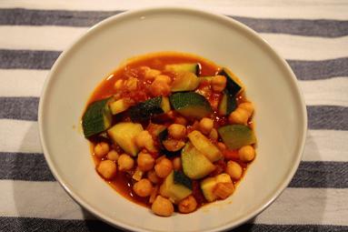 Zdjęcie - Curry z ciecierzycy i  cukinii  - Przepisy kulinarne ze zdjęciami