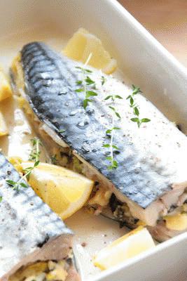 Zdjęcie - pieczona makrela z porami - Przepisy kulinarne ze zdjęciami