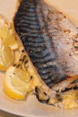 Zdjęcie - pieczona makrela z porami - Przepisy kulinarne ze zdjęciami
