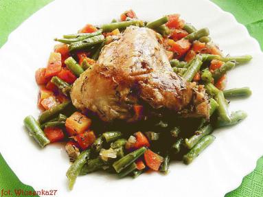 Zdjęcie - Kurczak winny na fasolce  szparagowej  - Przepisy kulinarne ze zdjęciami