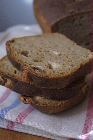 Zdjęcie - Chleb pszenny pełnoziarnisty z serem pleśniowym   - Przepisy kulinarne ze zdjęciami
