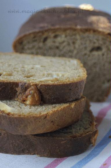 Zdjęcie - Chleb pszenny pełnoziarnisty z serem pleśniowym   - Przepisy kulinarne ze zdjęciami
