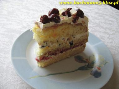 Zdjęcie - Tort maślany z płatkami migdałowymi i wiśniami  - Przepisy kulinarne ze zdjęciami