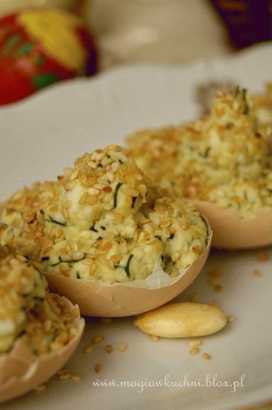 Zdjęcie - Faszerowane jajka z migdałami i sezamem   - Przepisy kulinarne ze zdjęciami