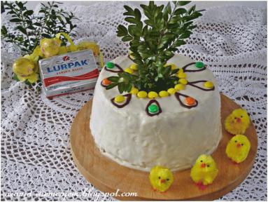 Zdjęcie - Wielkanocna baba migdałowa - Przepisy kulinarne ze zdjęciami