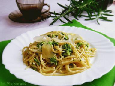 Zdjęcie - Spaghetti w sosie  brokułowym  - Przepisy kulinarne ze zdjęciami