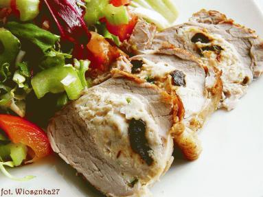 Zdjęcie - Polędwiczka wieprzowa faszerowana kurczakiem i suszoną  śliwką  - Przepisy kulinarne ze zdjęciami