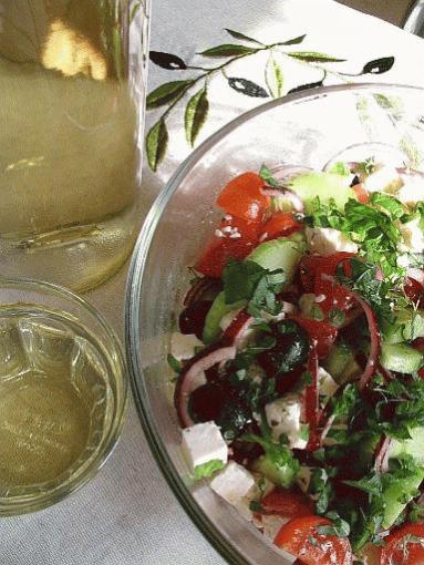 Zdjęcie - Klasyczna sałatka grecka - Przepisy kulinarne ze zdjęciami