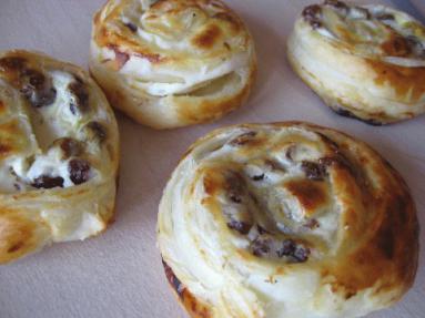 Zdjęcie - Francuskie ślimaczki z serem i  rodzynkami  - Przepisy kulinarne ze zdjęciami