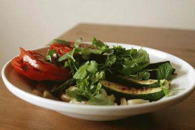 Zdjęcie - Warzywa z patelni grillowej - Przepisy kulinarne ze zdjęciami