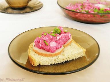 Zdjęcie - Pasta serowa z chrzanem  i czerwonym burakiem    - Przepisy kulinarne ze zdjęciami