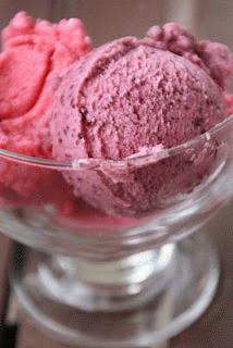 Zdjęcie - jagodowy mrożony jogurt - Przepisy kulinarne ze zdjęciami