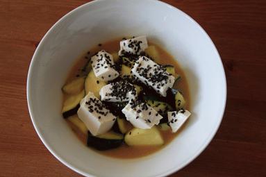 Zdjęcie - Cukinia z tofu w  miso  - Przepisy kulinarne ze zdjęciami